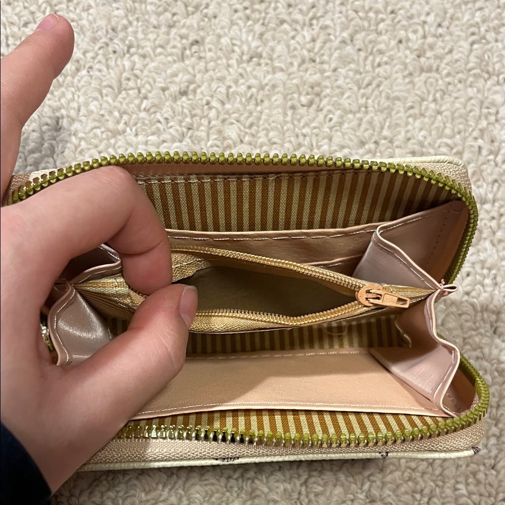 Chic Cream Patterned Wallet - Picture 4 of 4